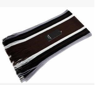 Csíkos férfi sál rojtokkal