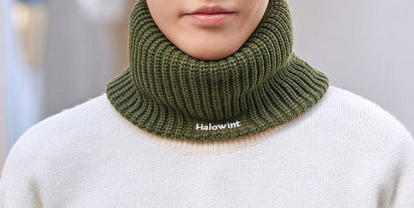 Kötött férfi sál, hímzéssel