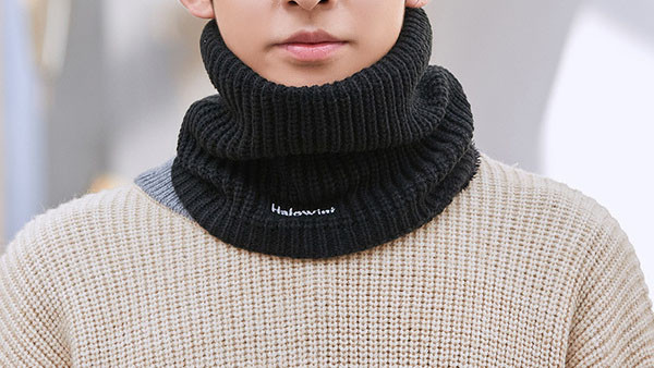 Kötött férfi sál, hímzéssel