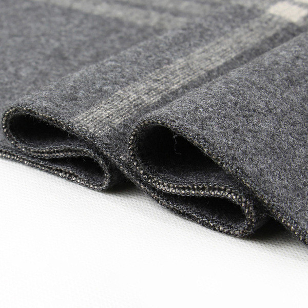 Meleg férfi gyapjú sál