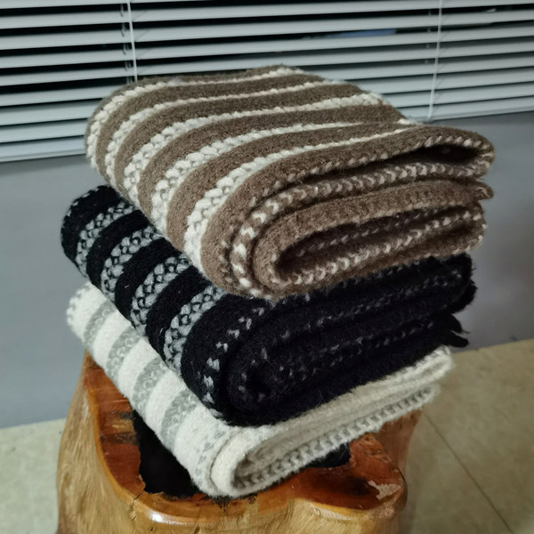 Férfi hétköznapi téli sál fekete, bézs és szürke színben