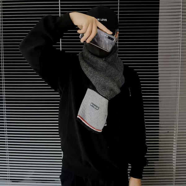 Téli férfi alkalmi sál irizáló színekben