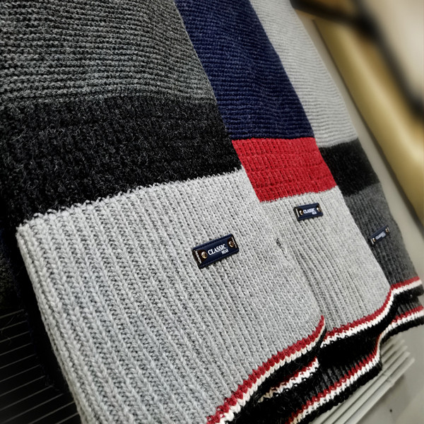 Téli férfi alkalmi sál irizáló színekben