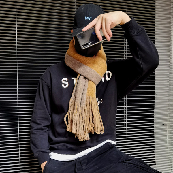 Lezser téli férfi sál rojtokkal több színben