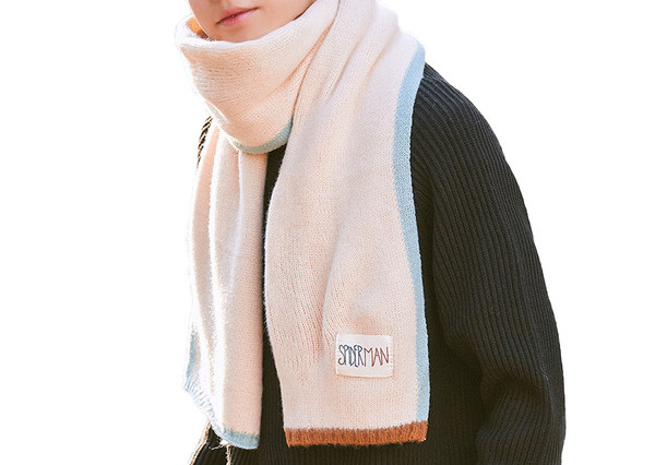 Téli férfi sál emblémával