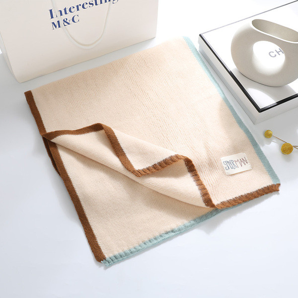 Téli férfi sál emblémával