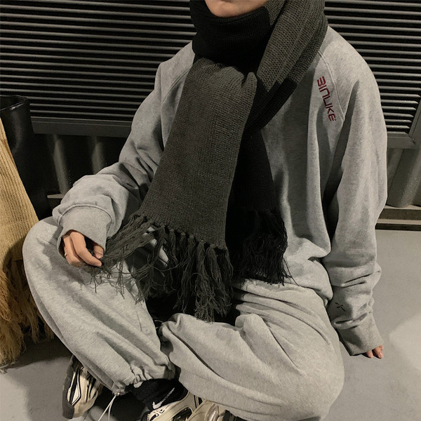 Téli alkalmi férfi sál rojtokkal, két színben