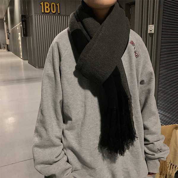 Téli alkalmi férfi sál rojtokkal, két színben