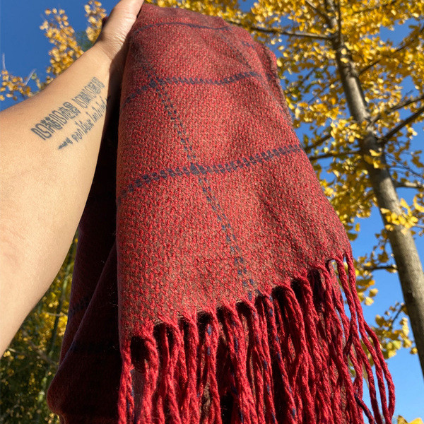 Modern férfi sál rojtokkal télre