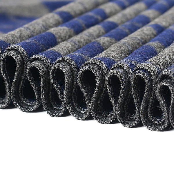 Férfi téli sál geometrikus formákkal