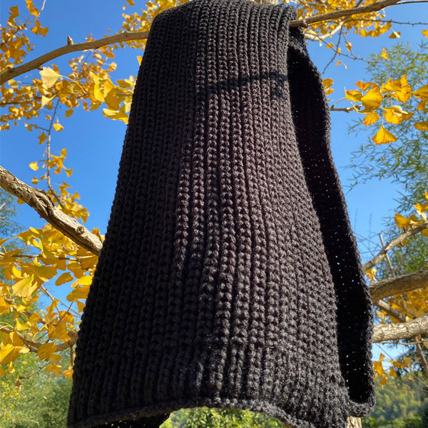 Alkalmi kötött téli sál fekete és bézs színben férfiaknak