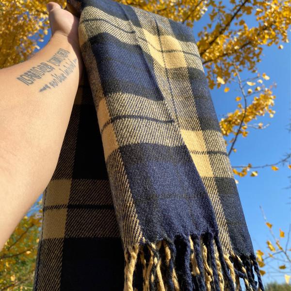 Alkalmi férfi kockás sál télre, rojtokkal