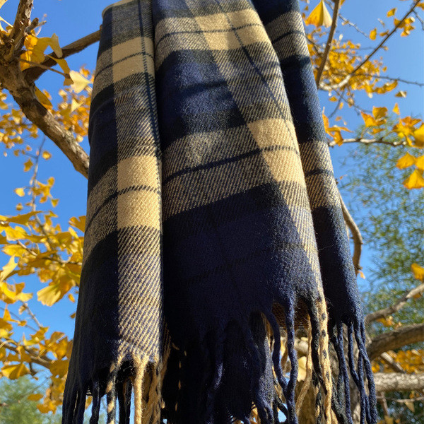 Alkalmi férfi kockás sál télre, rojtokkal