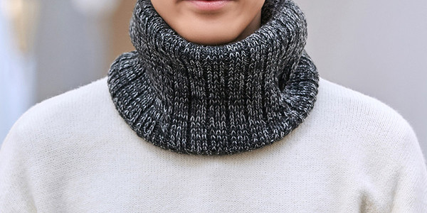 Modern kötött sál férfiaknak és nőknek egyaránt