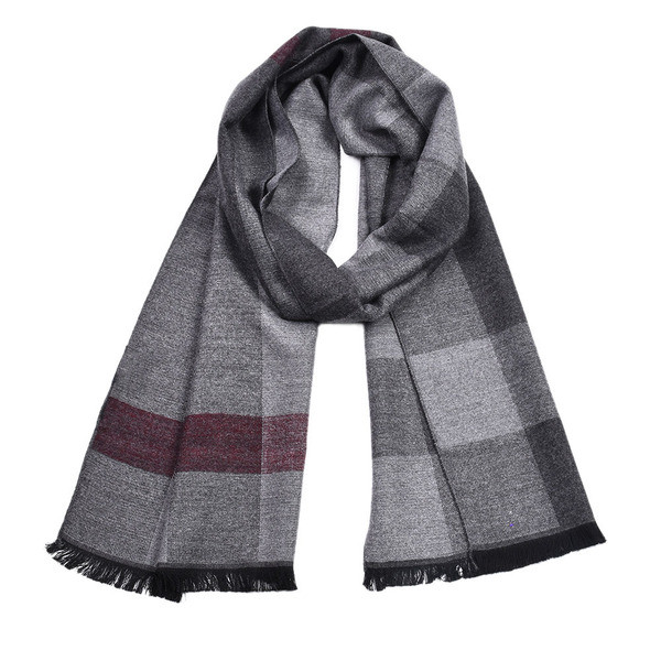 Divatos, színes férfi sál rojtokkal