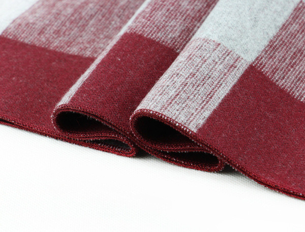 Alkalmi férfi kockás sál négy színben, férfiaknak is megfelelő