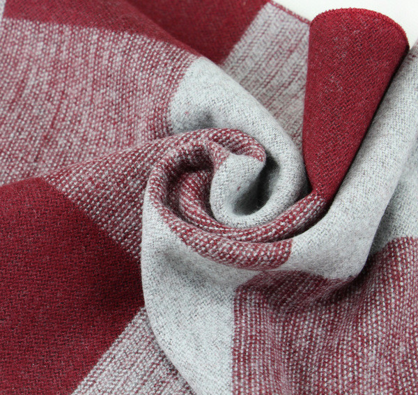 Alkalmi férfi kockás sál négy színben, férfiaknak is megfelelő