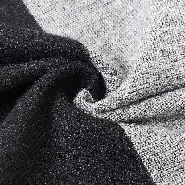 Aktuális férfi kendőtiszta modell