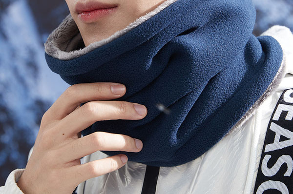 Férfi sál meleg béléssel és nyakkendővel