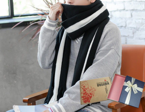 Aktuális férfi sál rojtokkal - több színben