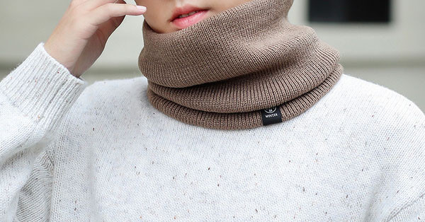 Alkalmi férfi sál emblémával - több színben