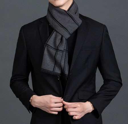 Aktuális férfi sál bojttal - többféle modell