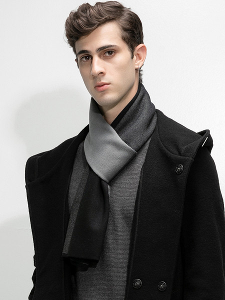 Divatos férfi téli sál