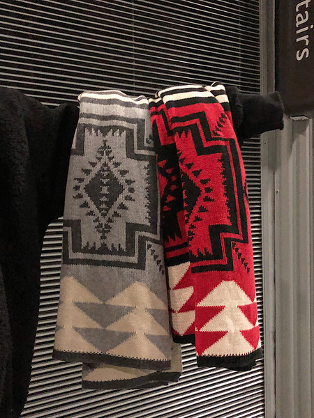 Modern színű sál - férfiak és nők számára egyaránt