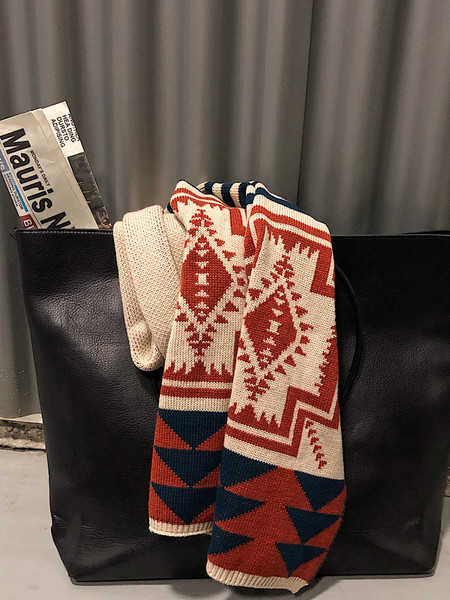 Modern színű sál - férfiak és nők számára egyaránt