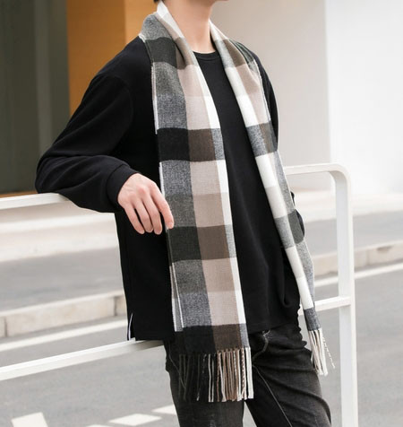 Aktuális férfi kockás sál rojtokkal