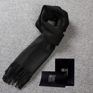 Modern, kockás férfi sál rojtokkal