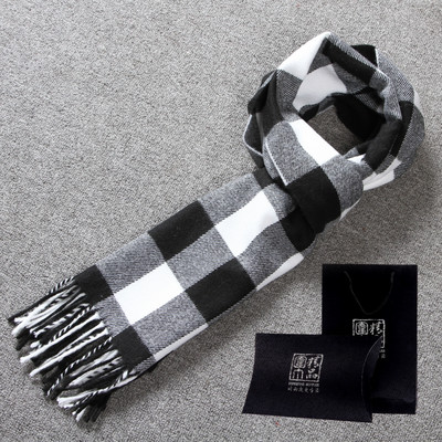 Modern, kockás férfi sál rojtokkal