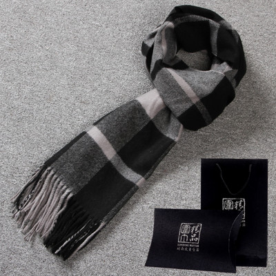 Modern, kockás férfi sál rojtokkal