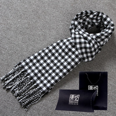 Modern, kockás férfi sál rojtokkal