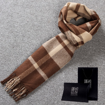 Modern, kockás férfi sál rojtokkal