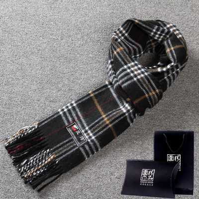 Modern, kockás férfi sál rojtokkal