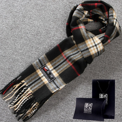 Modern, kockás férfi sál rojtokkal