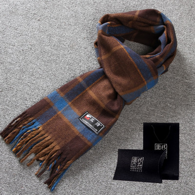 Modern, kockás férfi sál rojtokkal