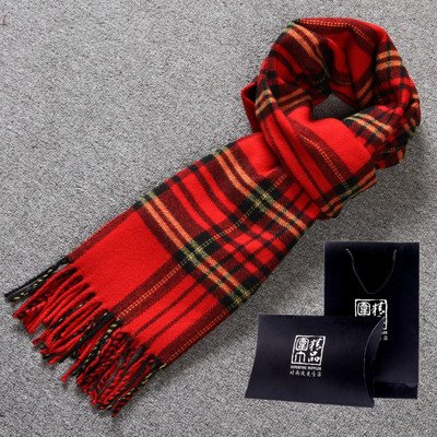 Modern, kockás férfi sál rojtokkal