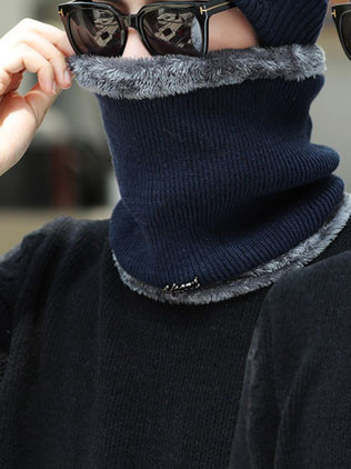 Moderna vīriešu šalle ar uzrakstu - vairāki modeļi