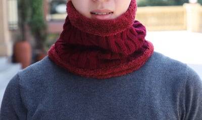 Moderna vīriešu šalle ar uzrakstu - vairāki modeļi