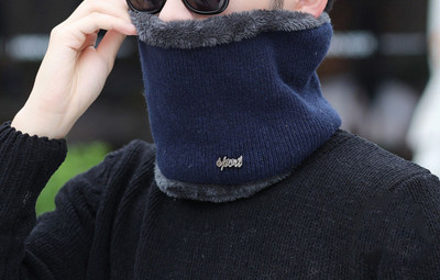 Moderna vīriešu šalle ar uzrakstu - vairāki modeļi