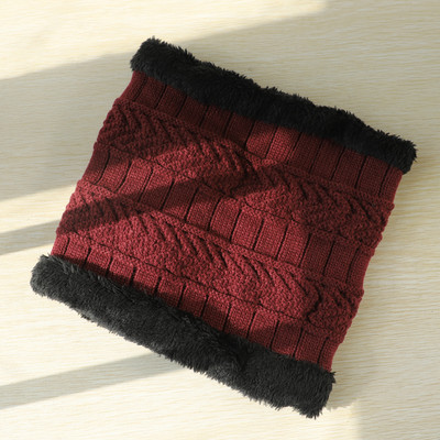 Moderna vīriešu šalle ar uzrakstu - vairāki modeļi