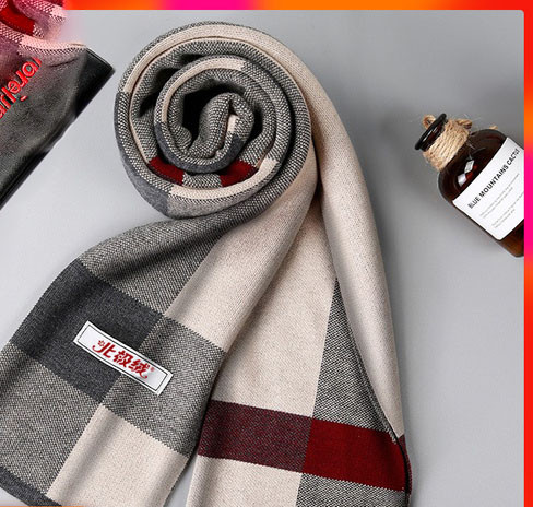 Modern férfi sál több színben, emblémával