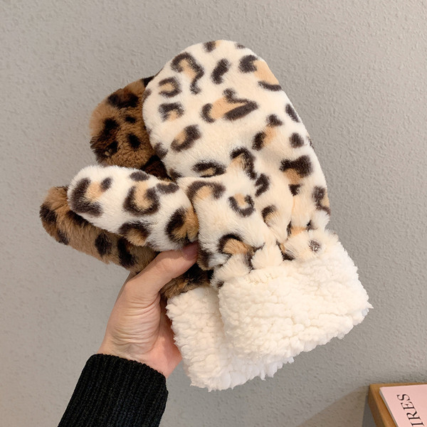 Leopárdmintás női pehelykesztyű