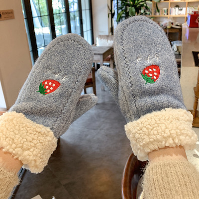 Női alkalmi kesztyű eper hímzéssel