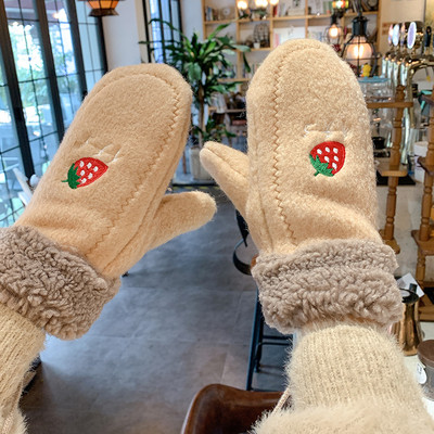 Női alkalmi kesztyű eper hímzéssel