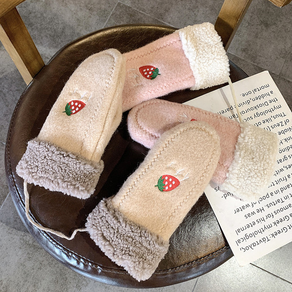 Női alkalmi kesztyű eper hímzéssel