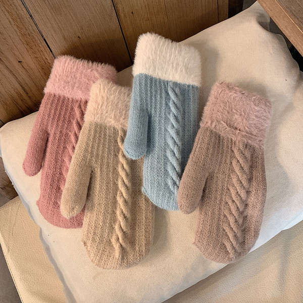 Naiste talvekindad udusulgedega