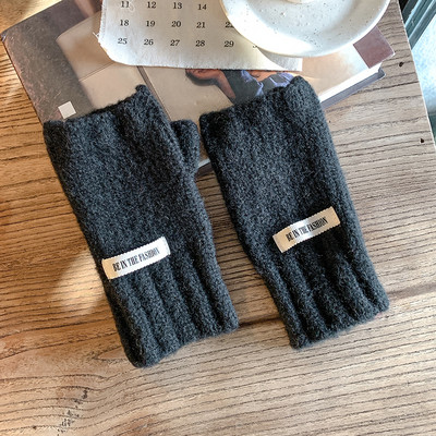 Naiste vabaajakindad embleemiga